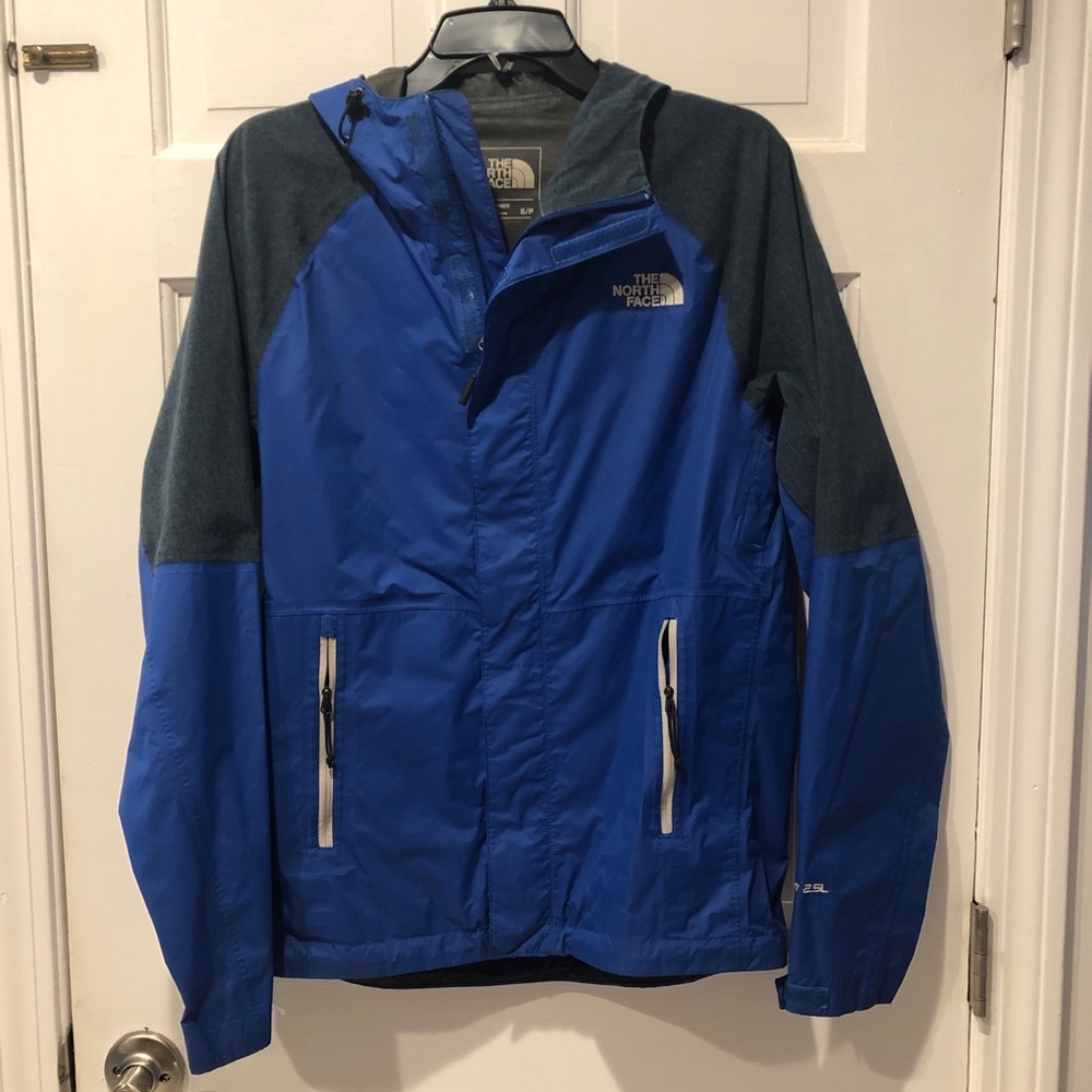Men’s North Face rain jacket, SM. Light weight!